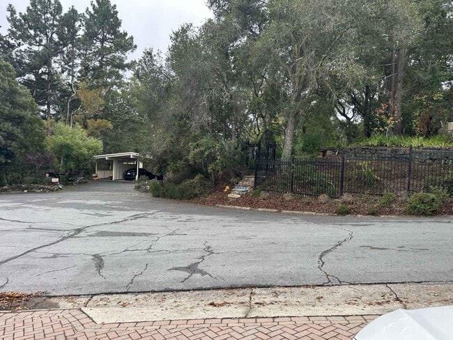 Building Photo - 25 Vía Delizia