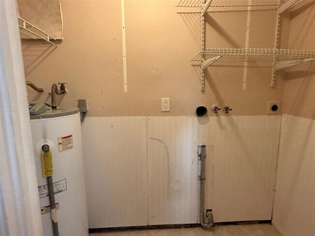 Building Photo - 5620 NE 2nd Terrace