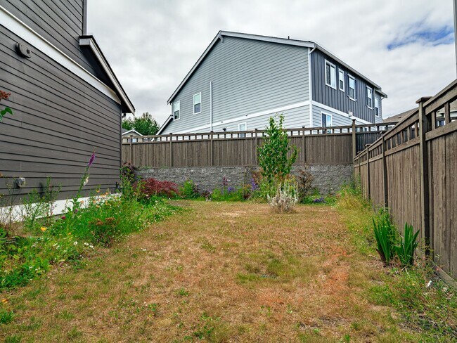 Building Photo - Stunning Ten Trails Home for Rent! 5 bedro...