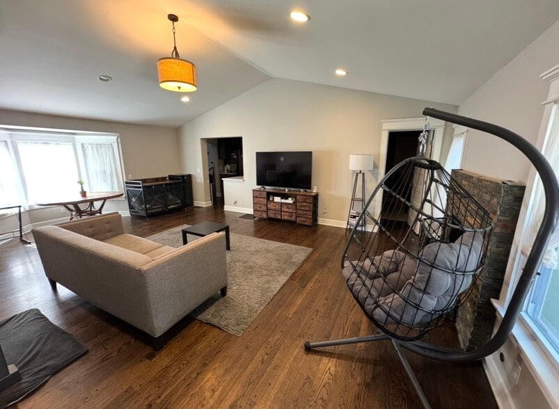 Building Photo - 3815 Bell St