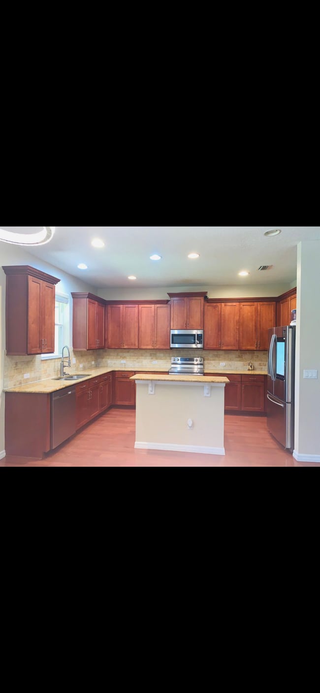 Building Photo - 652 Legacy Park Dr