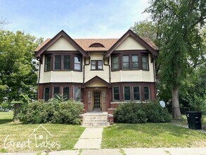 Building Photo - Cozy 2 Bedroom 1 Bathroom now available for rent!