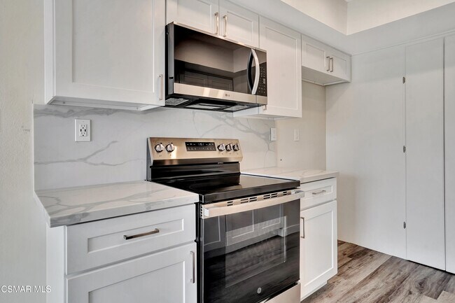 Building Photo - 18408 Hatteras St