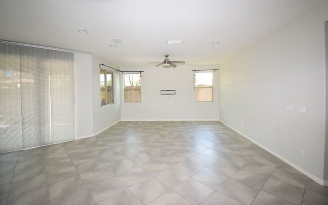 Building Photo - Beautiful single level 4 bedroom 2.5 bath Gilbert home.