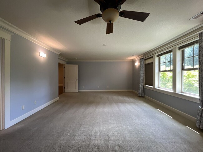 Building Photo - Luxury 5 Bedroom Home with Soaking Tub, Chef’s Kitchen & Expansive Primary Suite