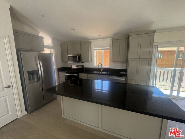 Building Photo - 1336 La Crescenta Dr