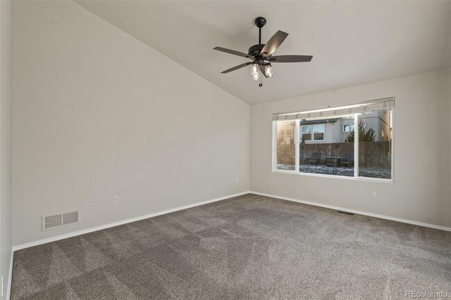 Building Photo - 2556 Hannah Ridge Dr