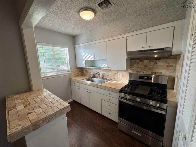 Building Photo - 3701 Southmoor Ln