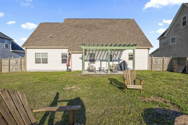 Building Photo - 3 Bedroom + Bonus Room Home with Main Floor Primary Suite & Community Pool Access