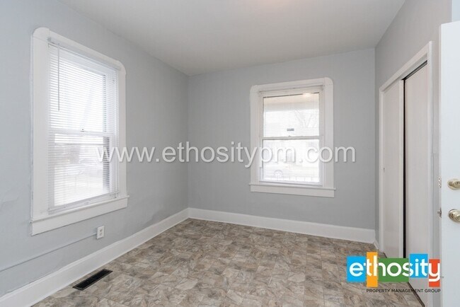 Building Photo - 2142 Webb St, Indianapolis, IN