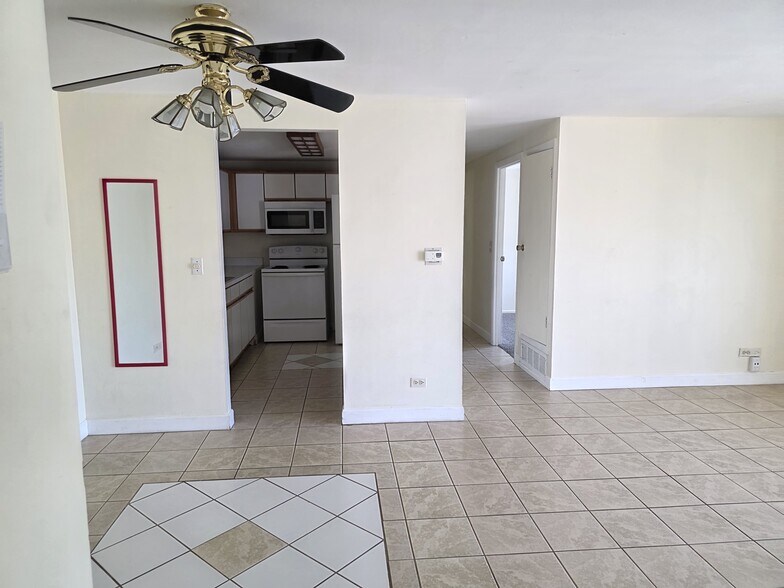 Building Photo - 1108 Westover Ln