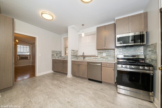 Building Photo - 6815 S Crandon Ave
