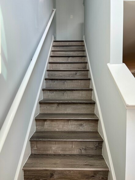 Building Photo - 609 37th Ave N