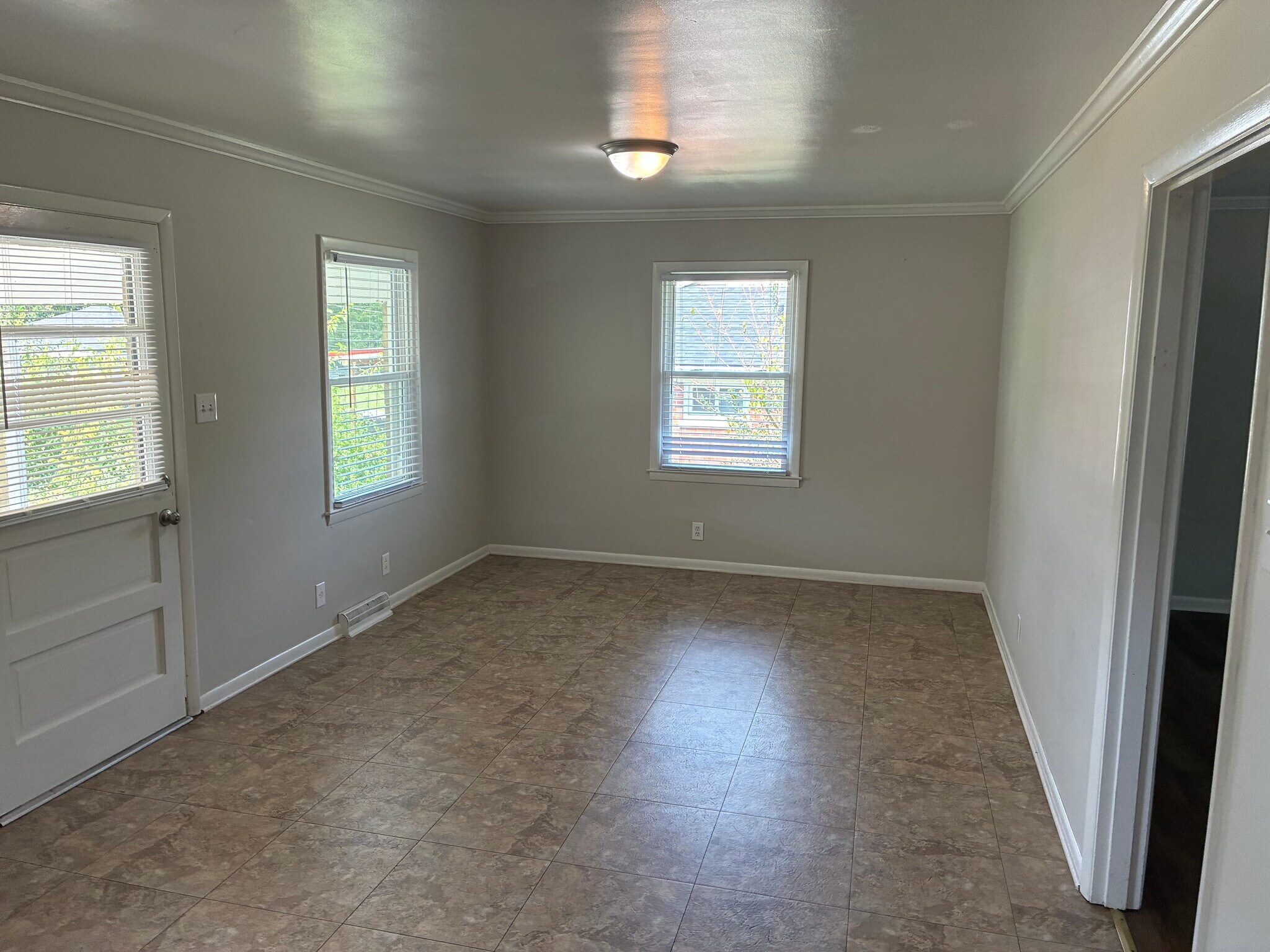 Building Photo - 132 Greenbriar Rd