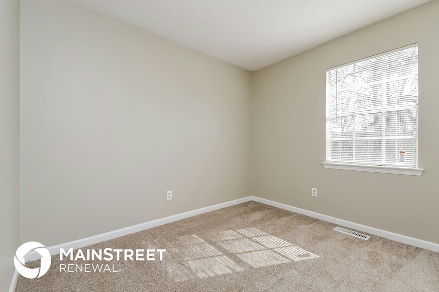 Building Photo - 5818 Dug Hollow Rd