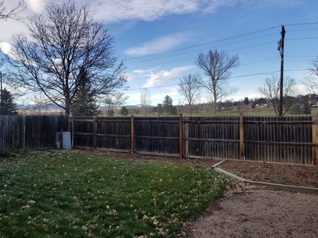Building Photo - 4B/2B Home with Attached Garage in Longmon...