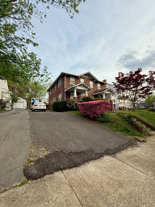 Building Photo - 2030 Emoriland Blvd