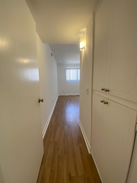 Building Photo - 1849 S Bentley Ave