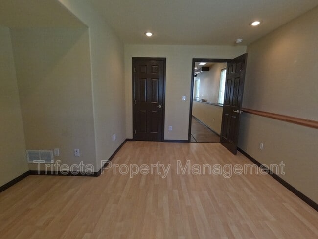 Building Photo - 2215 Harvest St