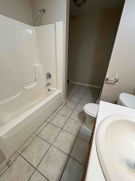 Building Photo - 517 Hillsboro St