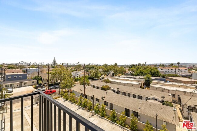 Building Photo - 4000 Mont Clair St