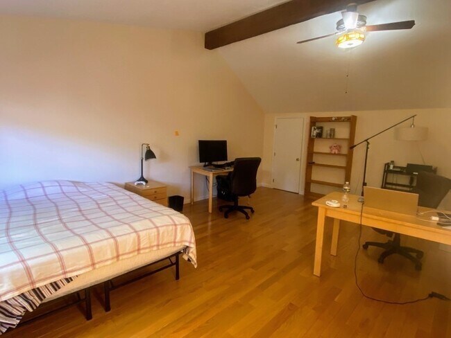 Building Photo - 224 Park St