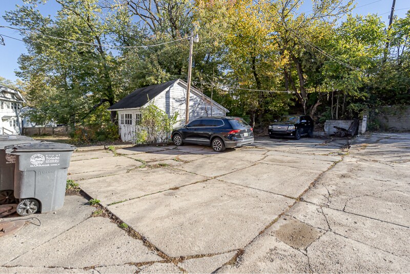 Building Photo - 2146 Wyndhurst Rd