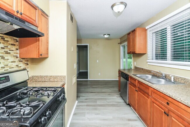 Building Photo - 5438 Farmview Close