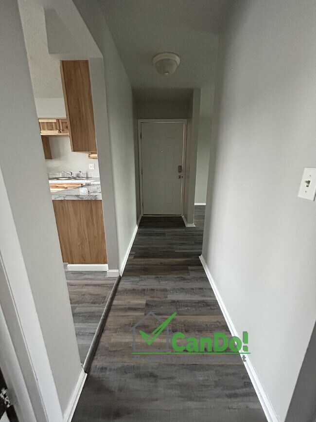 Building Photo - Fully remodeled 2 bedroom/1 bathroom apartment for rent in Blackfoot!