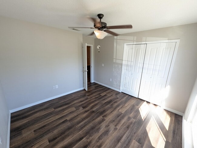 Building Photo - 8430 Island Dr