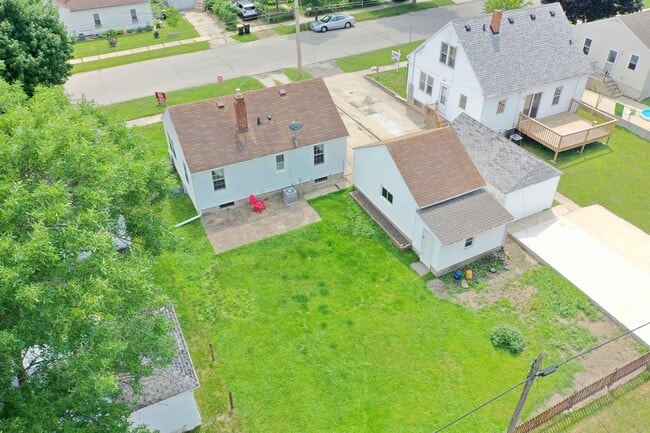 Building Photo - 1421 3rd St NE