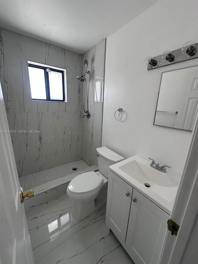 Building Photo - 2740 W 61st St