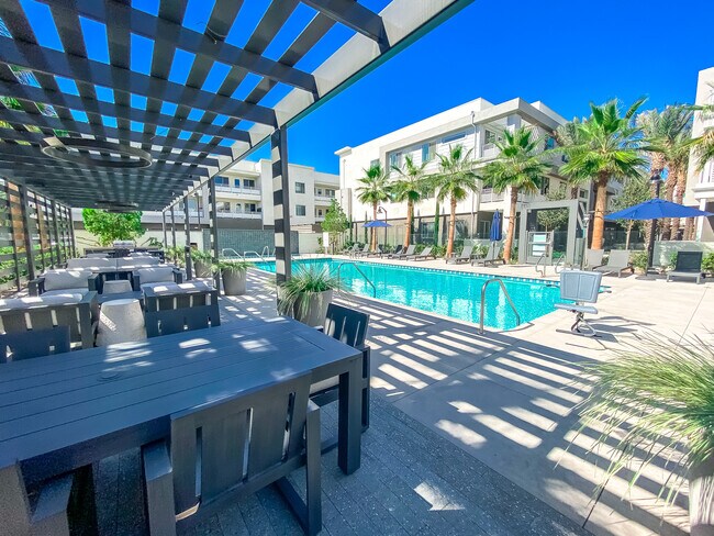 Building Photo - 1893 Union St