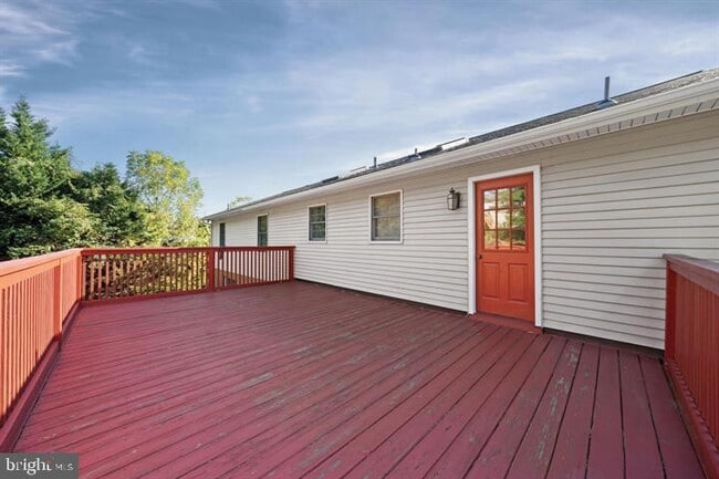 Building Photo - 253 Peoples Way