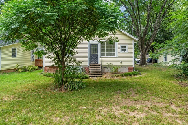 Building Photo - 910 Iredell St