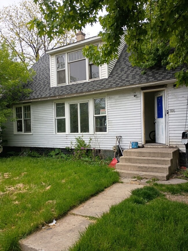 Building Photo - 1106 Barrie Ave