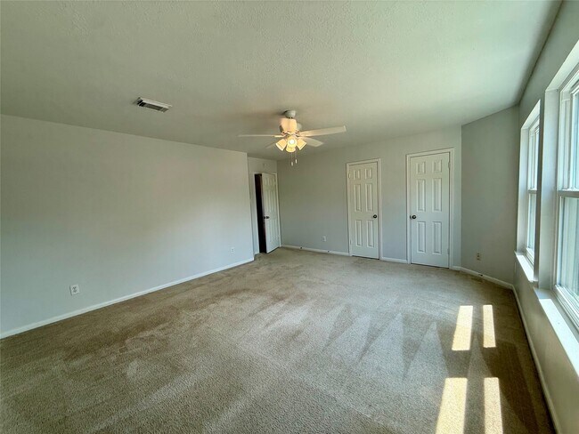 Building Photo - 6931 Echo Pines Dr