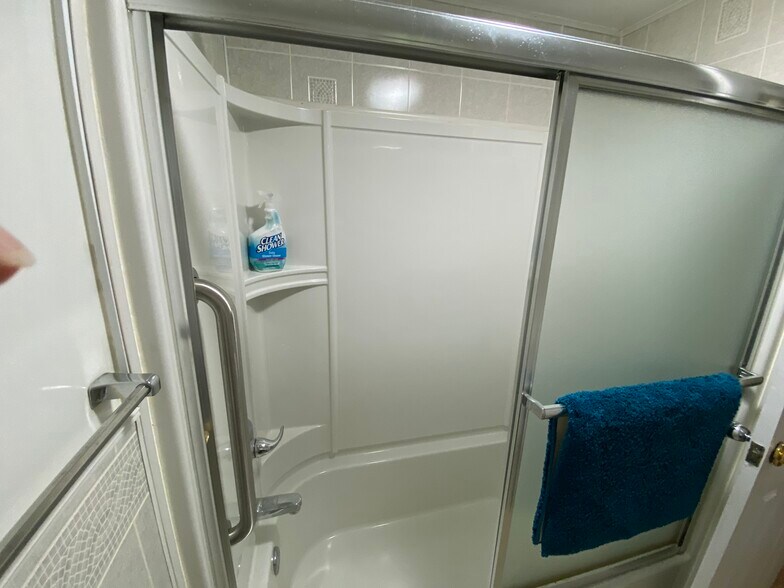 Bathroom - 1816 Co Rd 432
