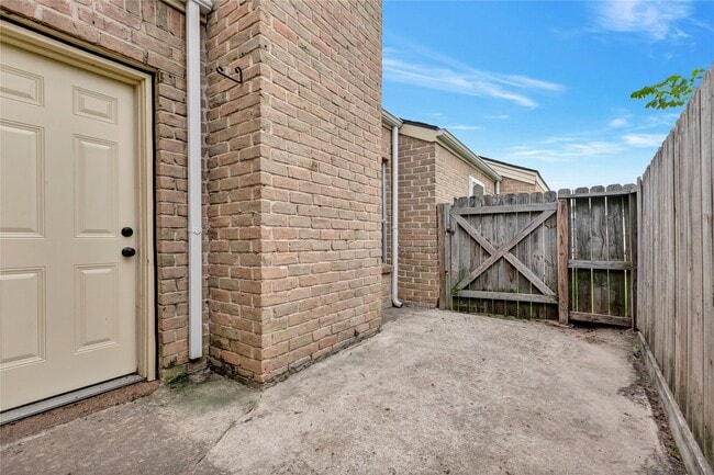 Building Photo - 16003 Birch Vale Dr