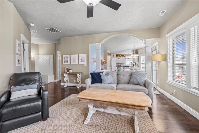 Building Photo - 2279 S Bear Claw Way