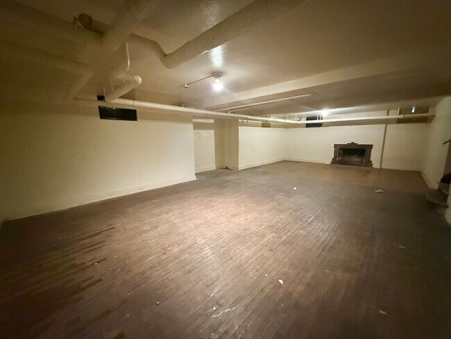 Building Photo - 1424 F St