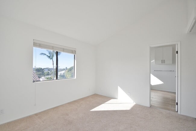 Building Photo - 4 Bedroom Home on Cul de Sac in Hermosa Beach