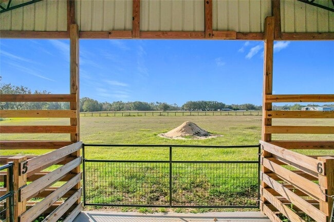 Building Photo - 8440 Florida Boys Ranch Rd