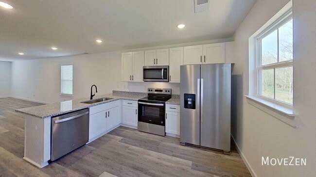 Building Photo - 277 Vanderbilt Rd