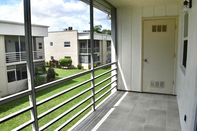 Building Photo - 185 Burgandy Way