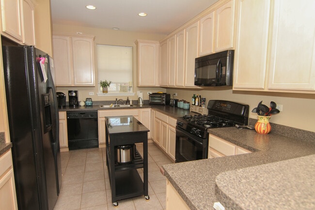 Building Photo - 2930 Glacier Way
