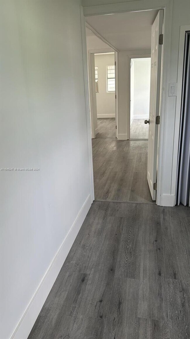 Building Photo - 5179 SW 34th St