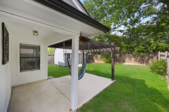Building Photo - 2209 Stirrup Dr
