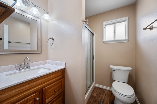 Building Photo - 885 Peregrine Ln