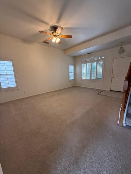 Building Photo - 6431 W Desert Hollow Dr